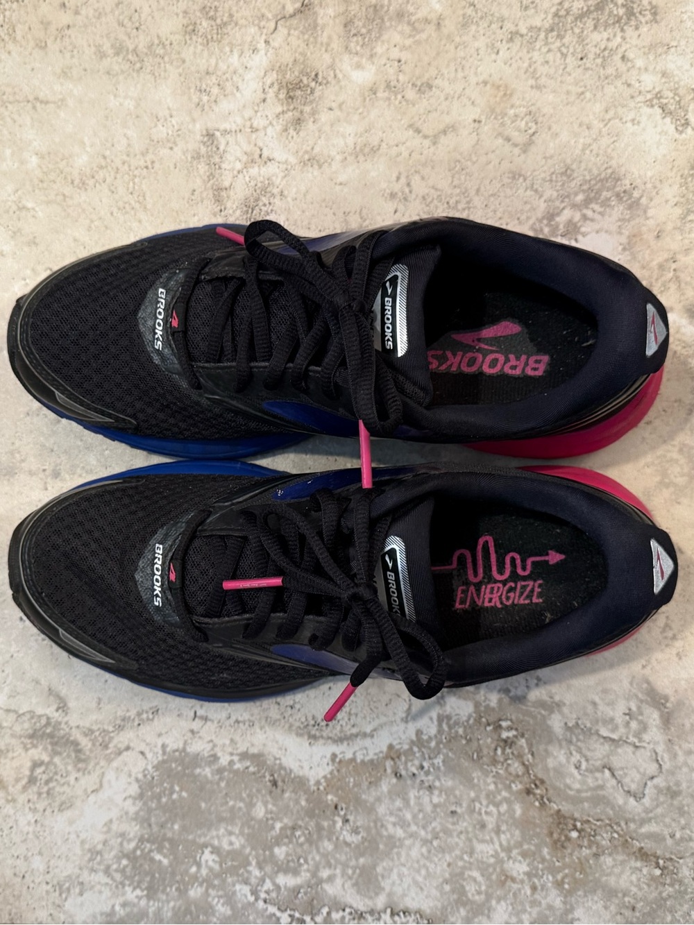 Brooks Women's Launch 4 Energize Black Running Shoes with Blue and Pink - Picture 2 of 4